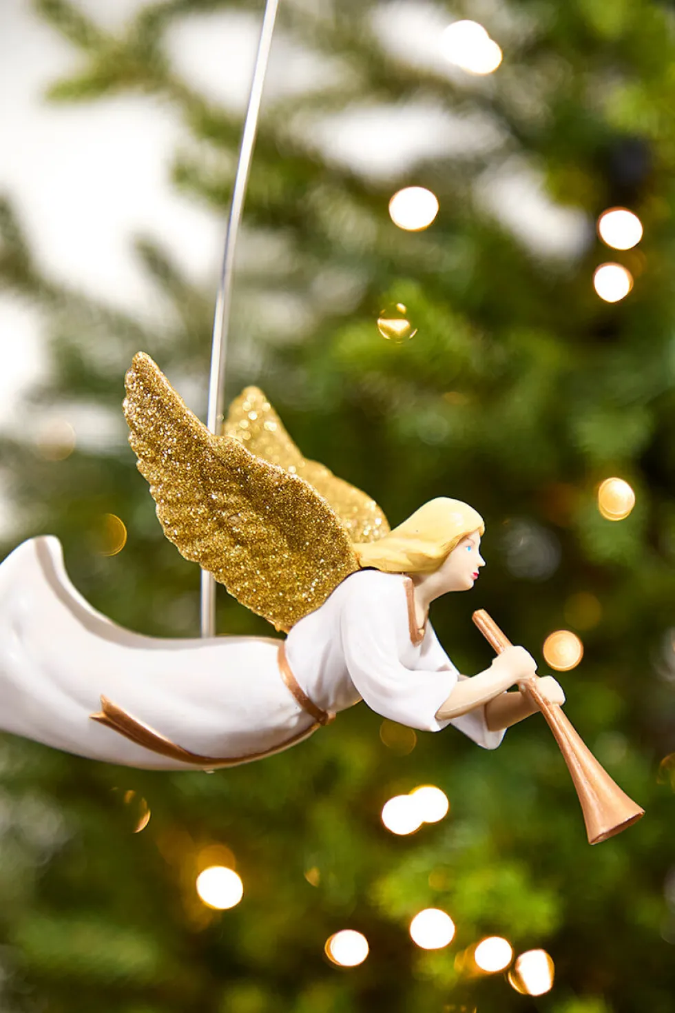 Animated Tree Topper, Angel Circles The Tree