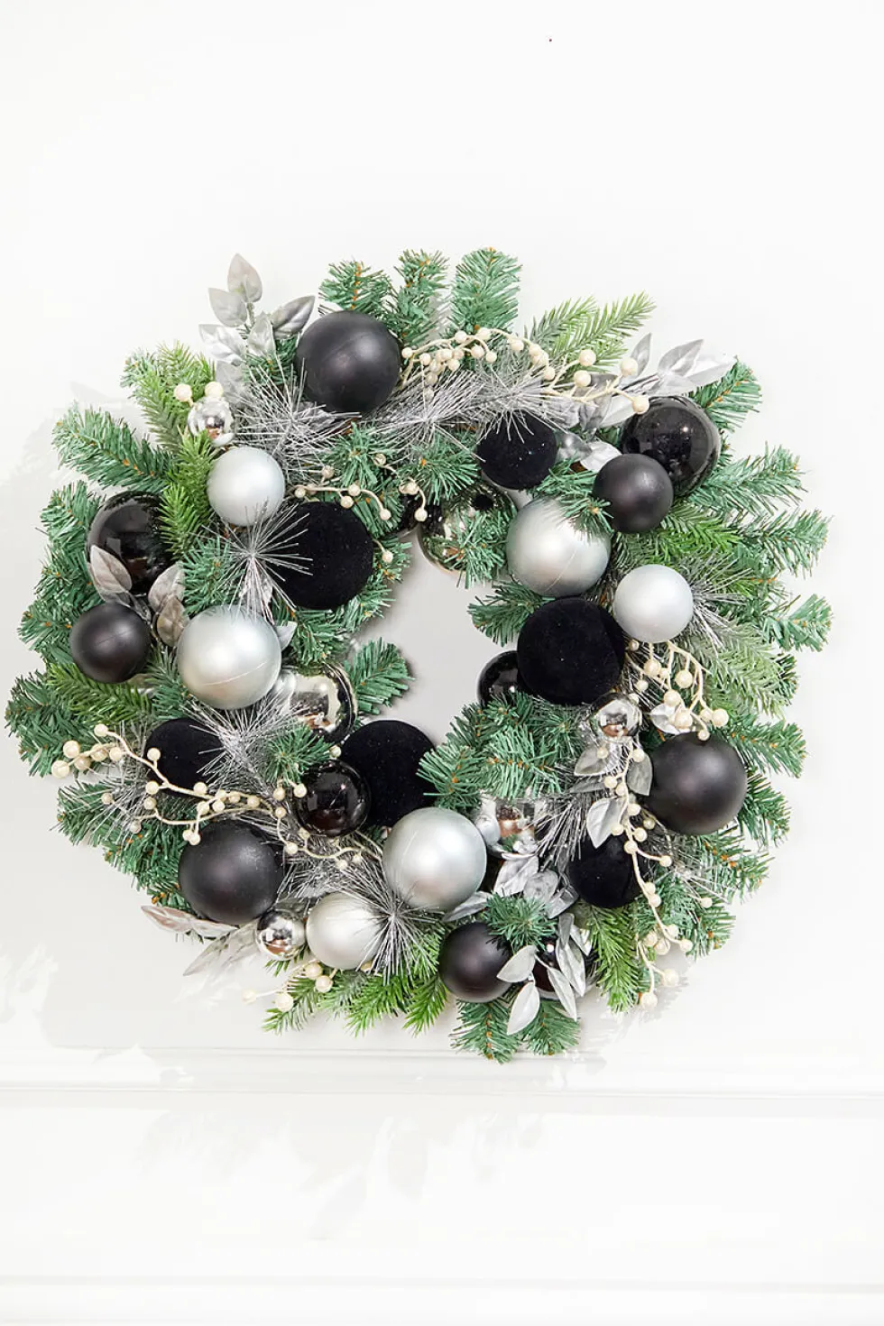 24" Christmas Pine Wreath with Black Velvet Balls