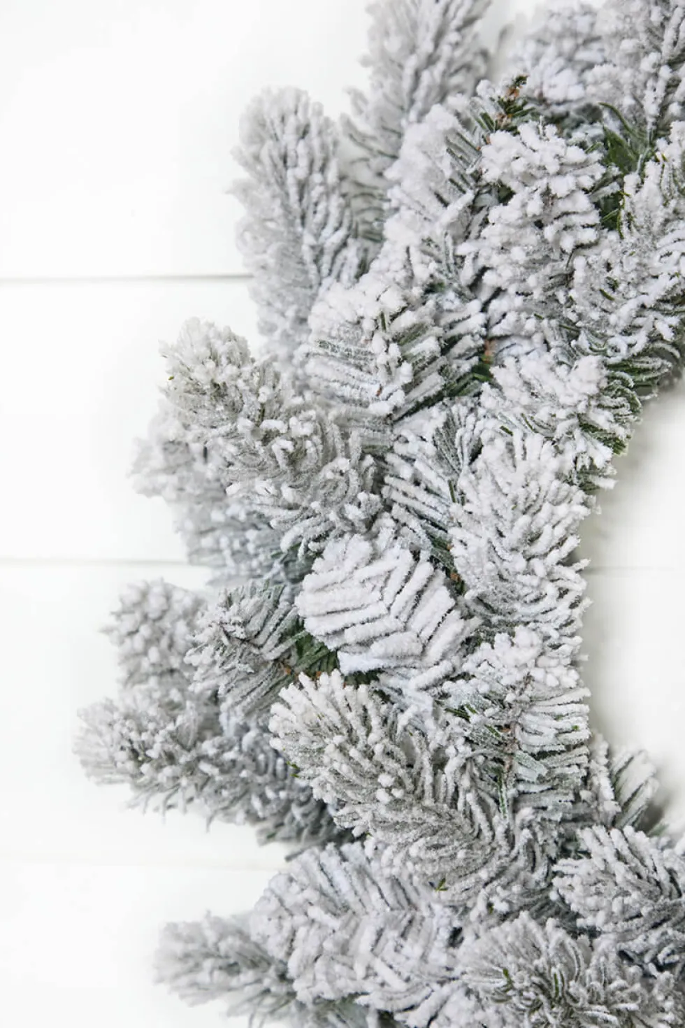 24" Classic Flocked Wreath