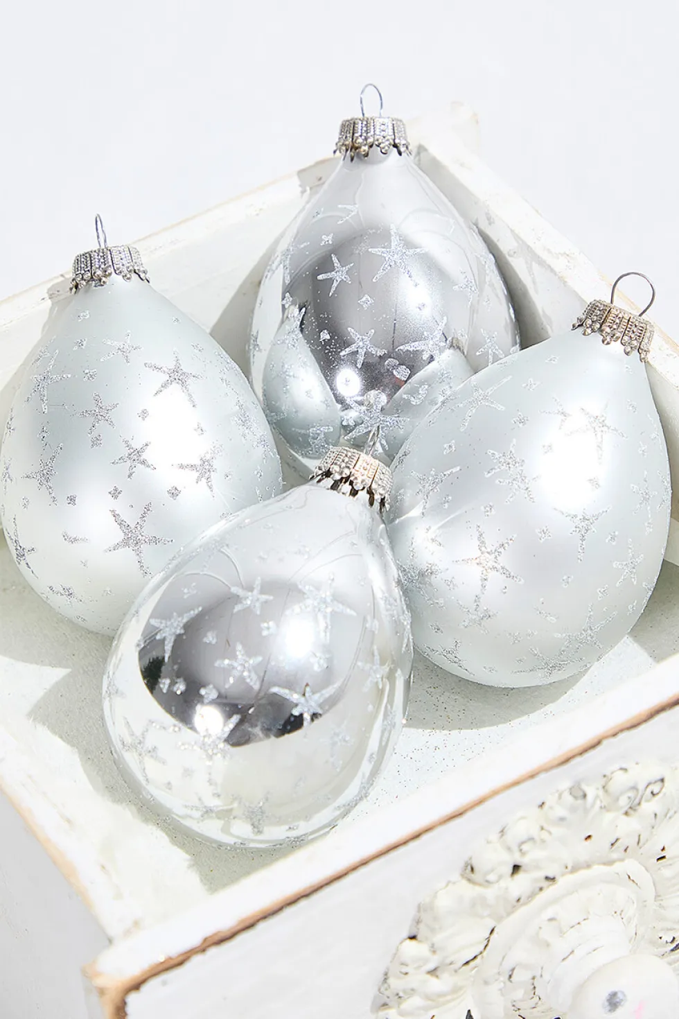 4ct Glass Drop Bright Silver & Silver Pearl with Silver Stars