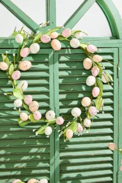 14" Egg & Leaf Wreath - Large