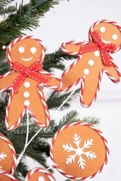 27” Gingerbread Spray with Peppermint Outline
