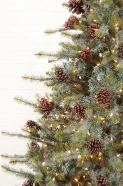 7.5' Mammoth Pine Christmas Tree with 900 Lights