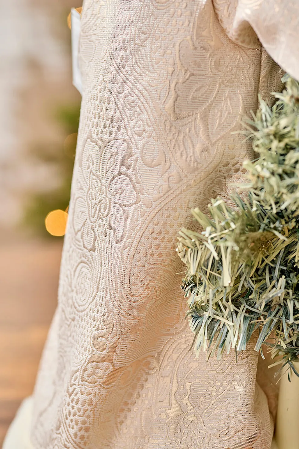 21" Mint Julep Santa With Tree And Base