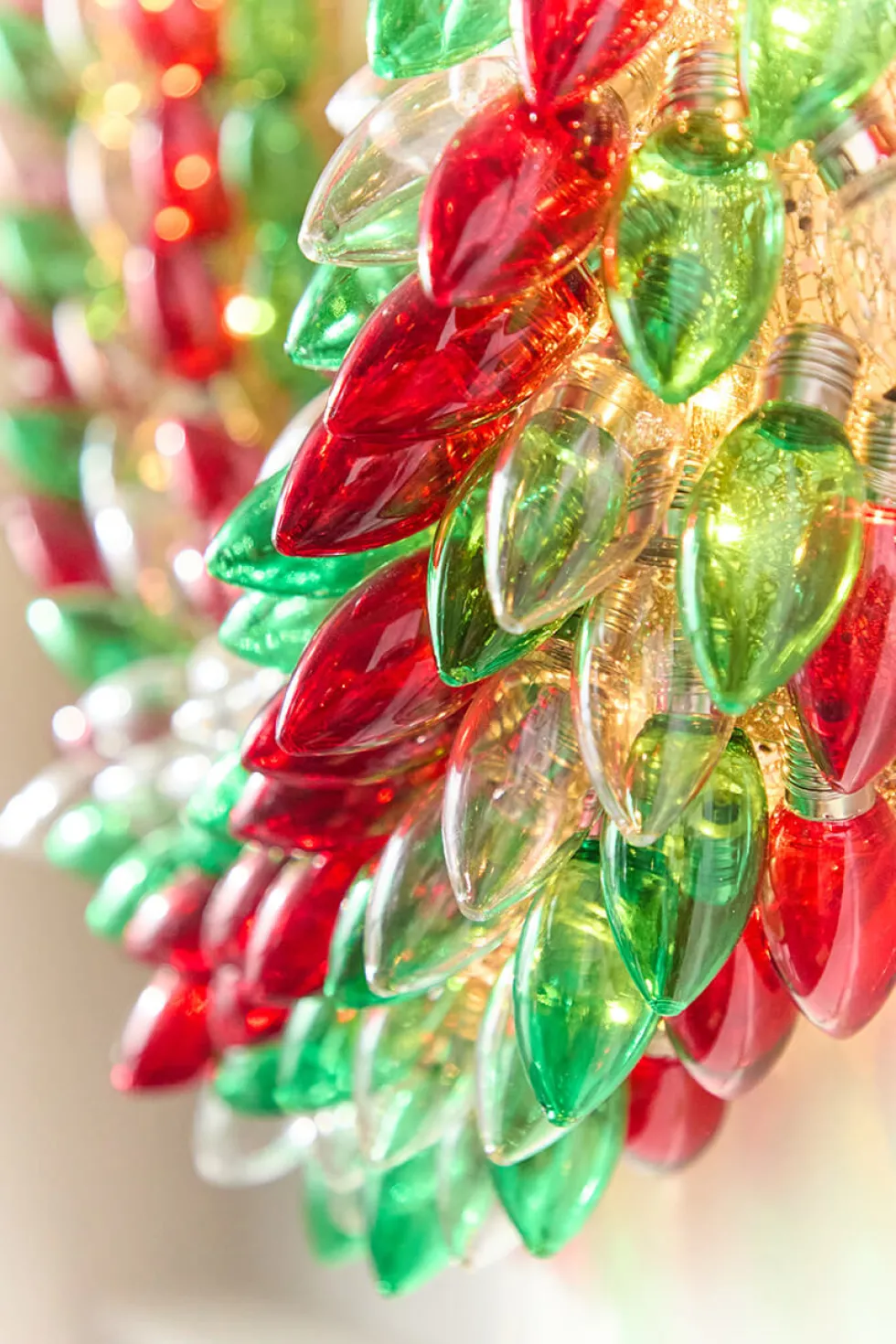 30" Mr. Christmas C9 Bulb Wreath - Red, Green & Clear