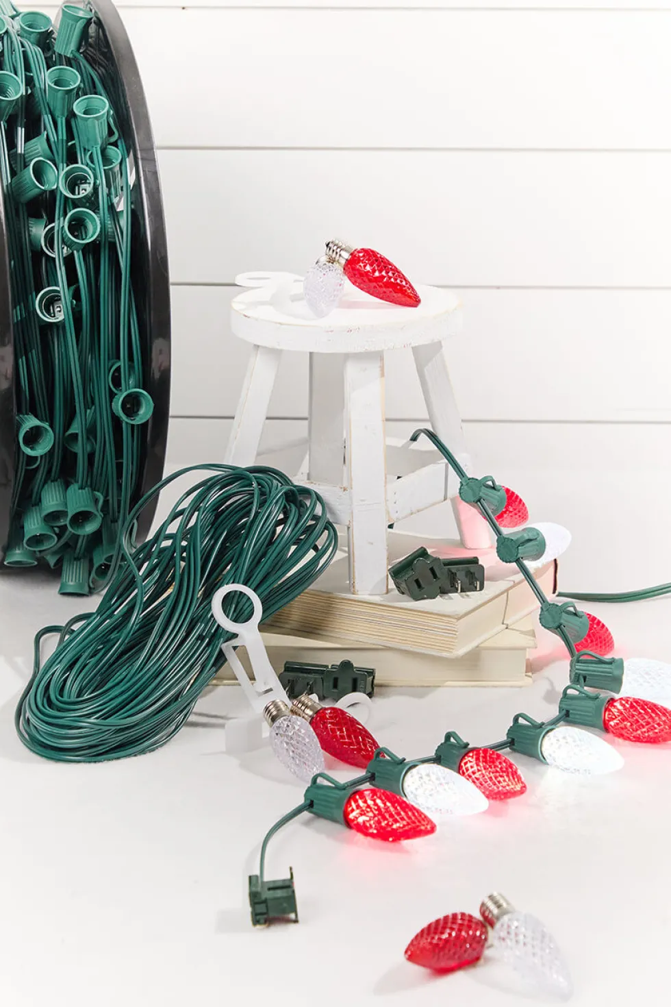 100' Outdoor Christmas Lighting Kit - Cool White/Red