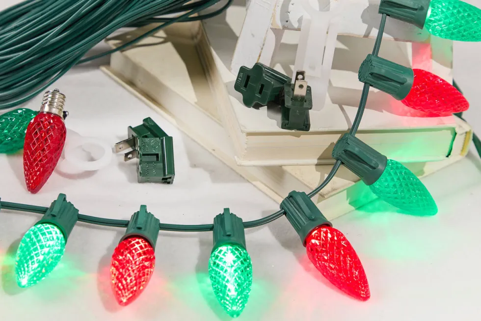 100' Outdoor Christmas Lighting Kit - Red/Green