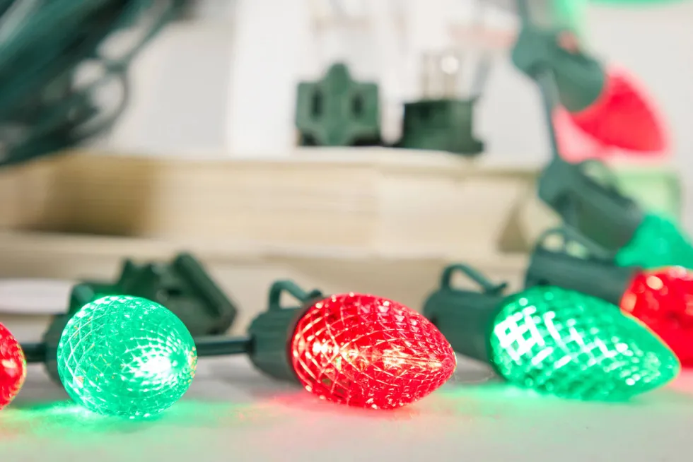 100' Outdoor Christmas Lighting Kit - Red/Green