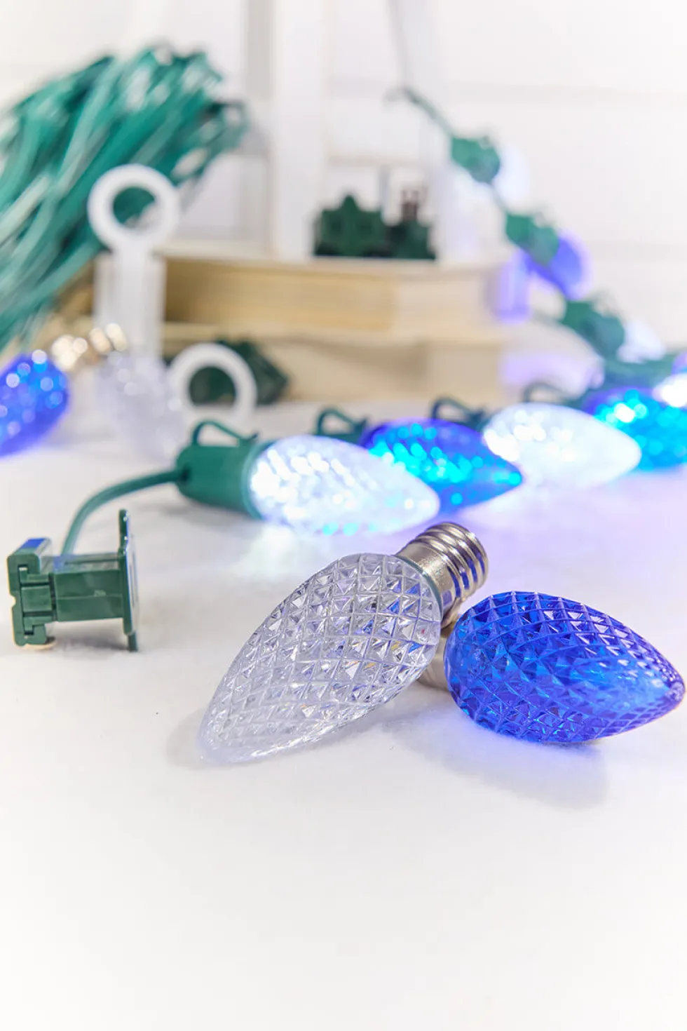 100' Outdoor Christmas Lighting Kit - Cool White/Blue