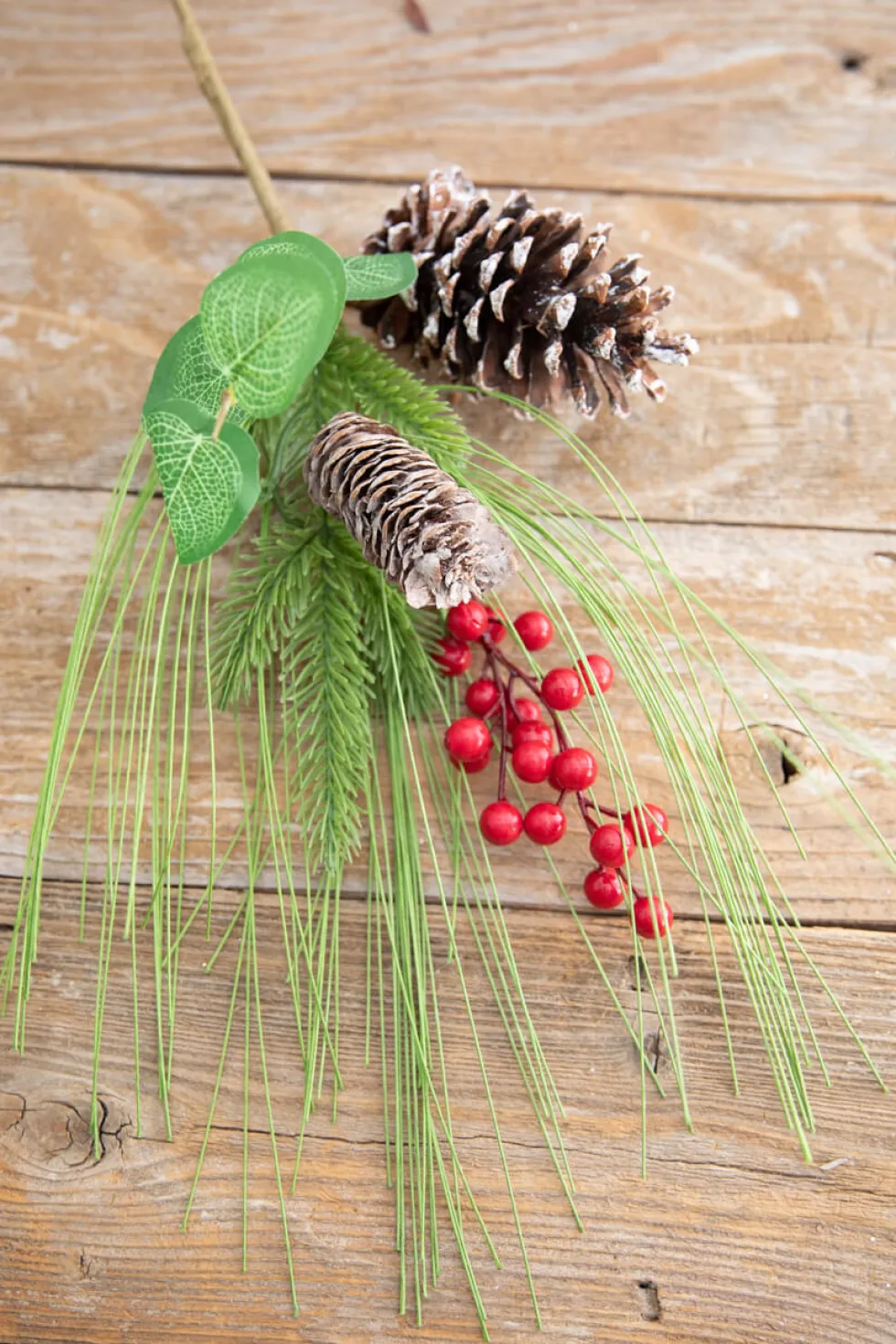 18" Pine Berry Pinecone Spray