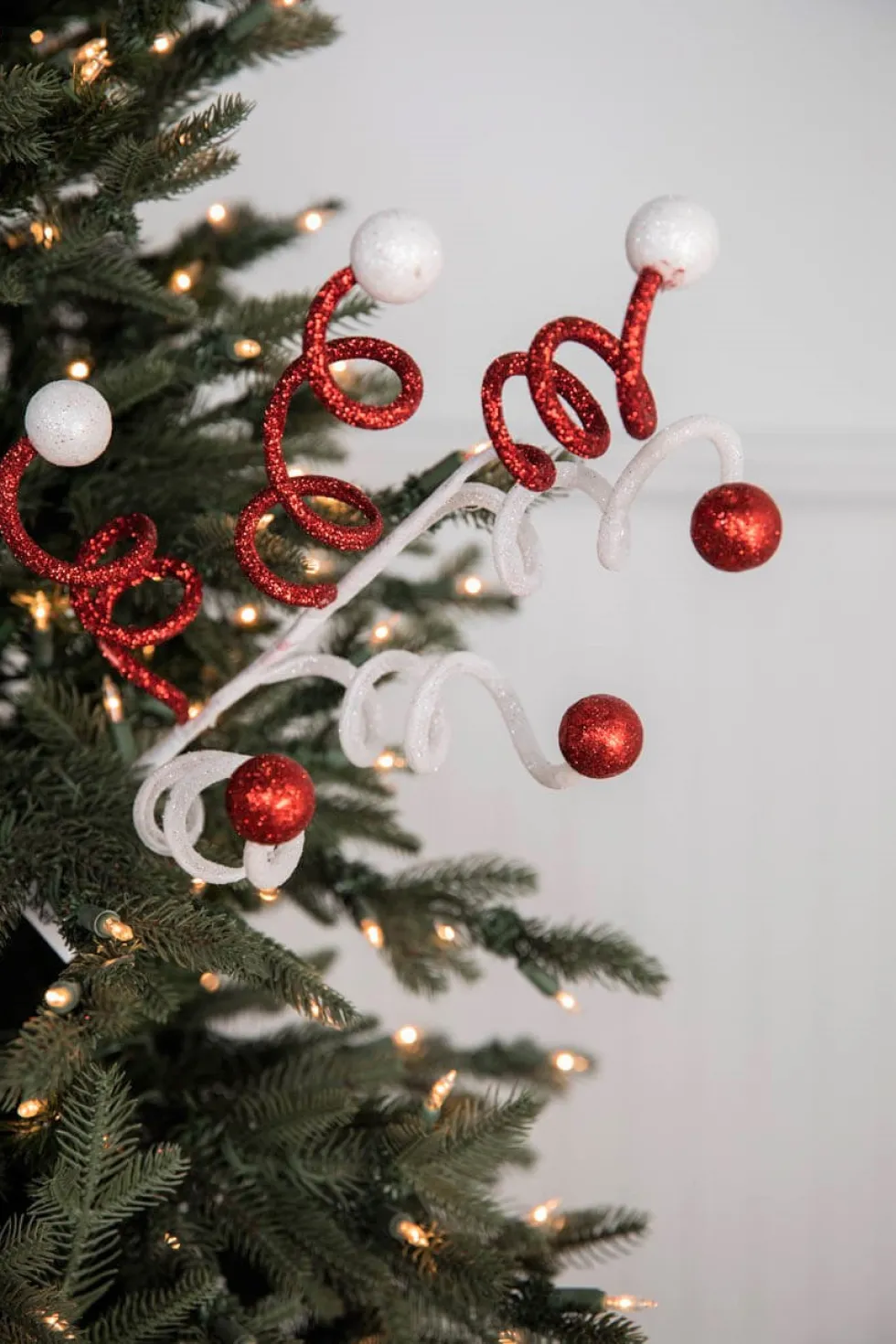 23” Red & White Glitter Curly Ball Stem