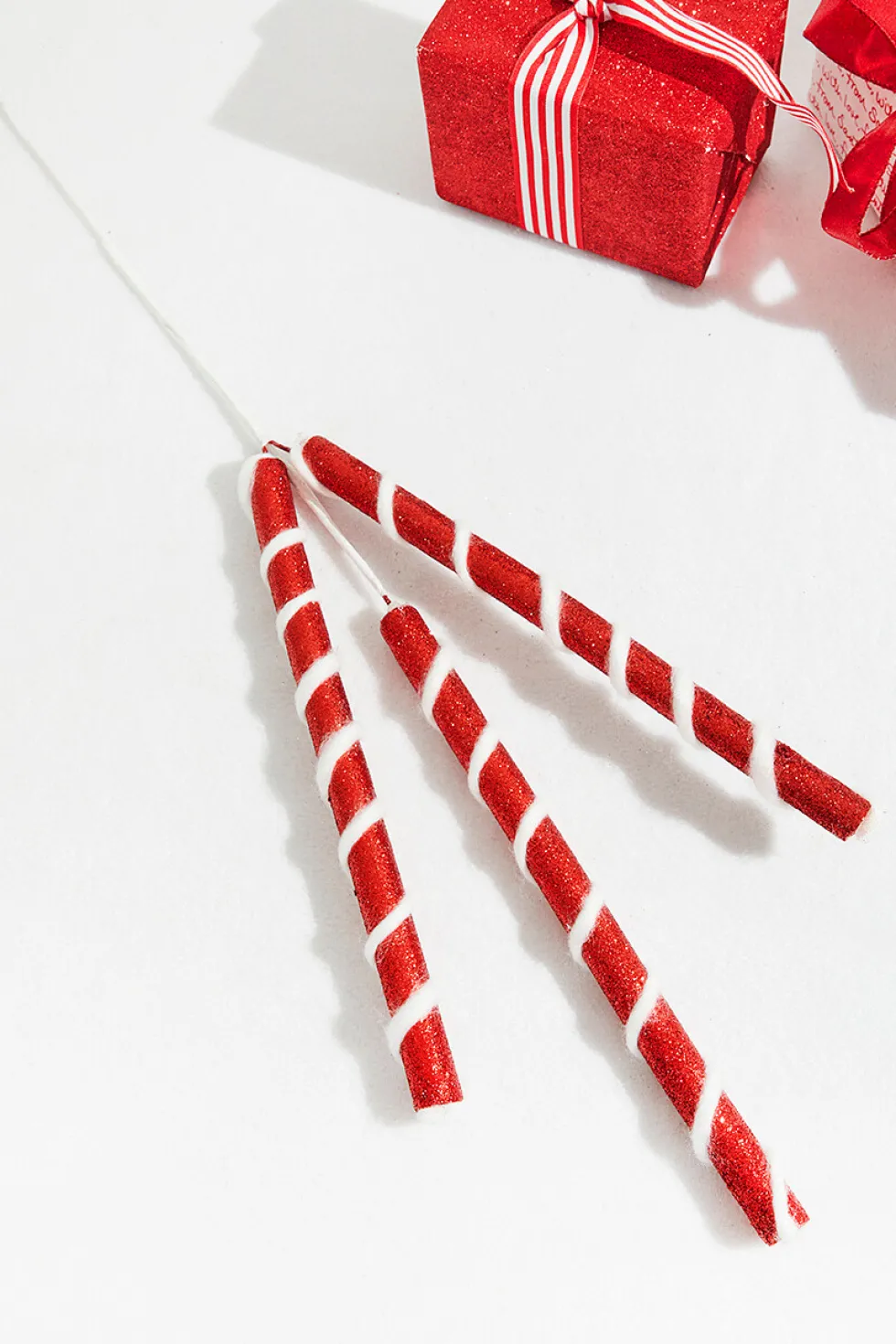 30" Red & White Twist Spray