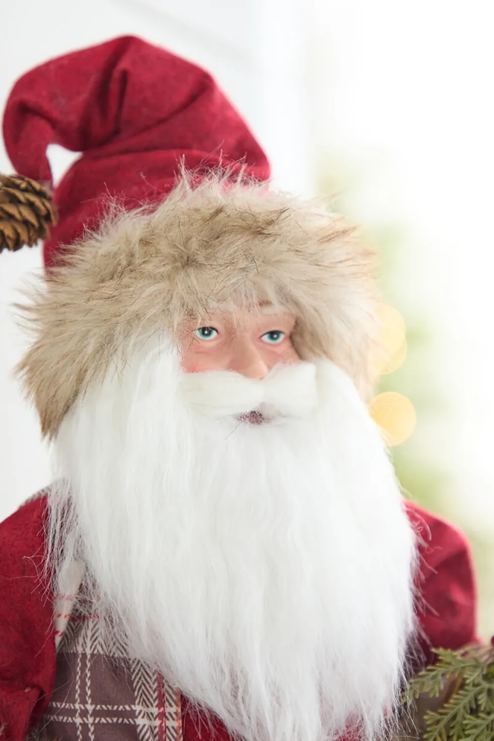 18" Santa with Wreath & Lantern