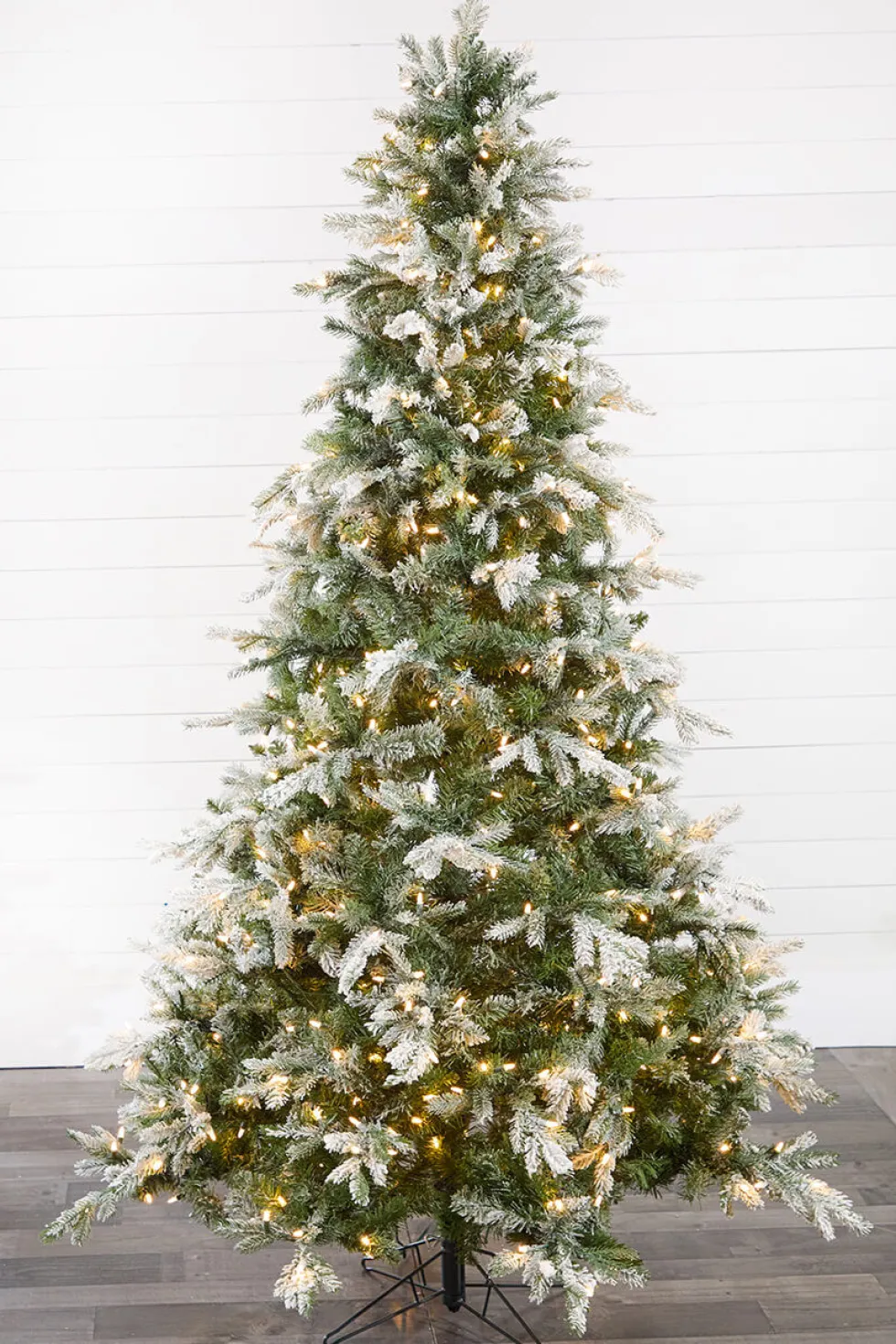 7.5' Snow Tip Aspen with 650 LED Lights