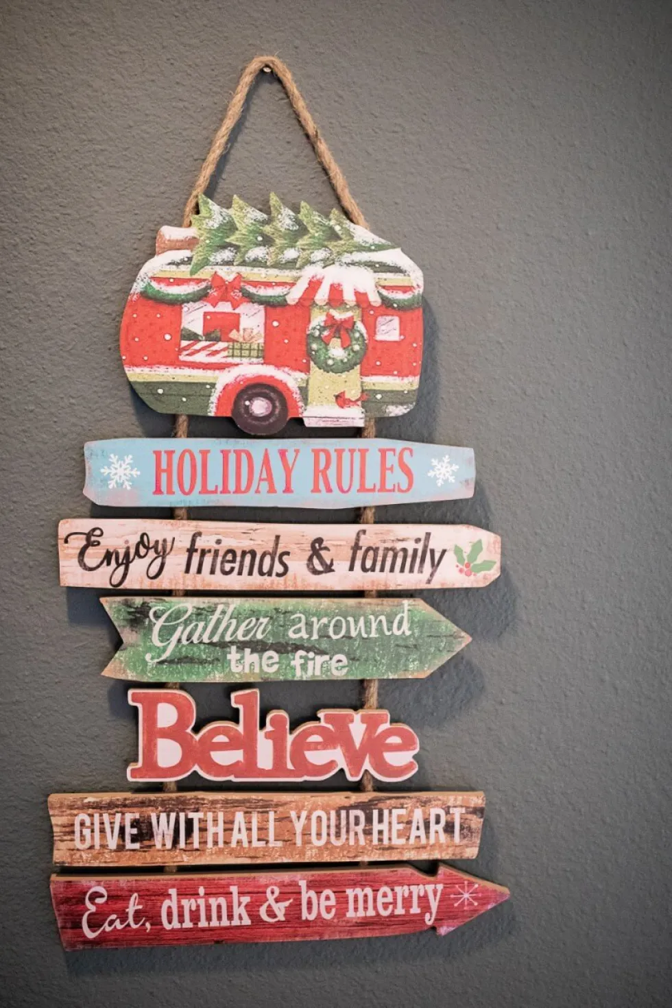 22.4” Wood Holiday Sign w/ Vehicle