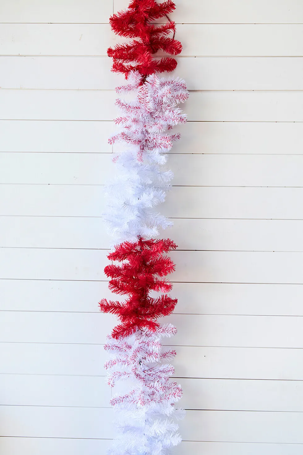 9'x12" Caprico Red/White Garland