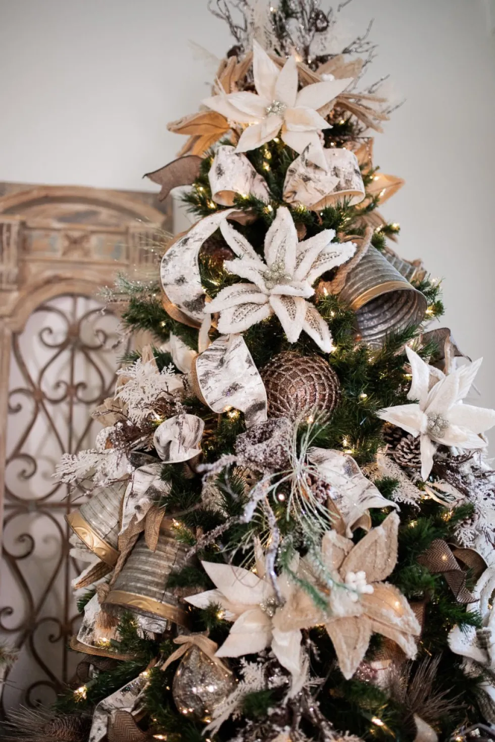 24” x 13.5" Woolly/Fur Poinsettia Stem